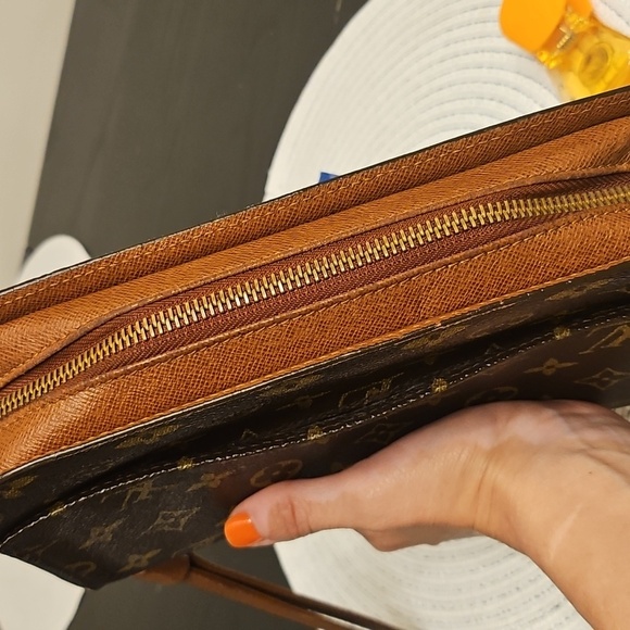 Louis Vuitton Brown Monogram Clutch - Original Strap - Picture 15 of 15